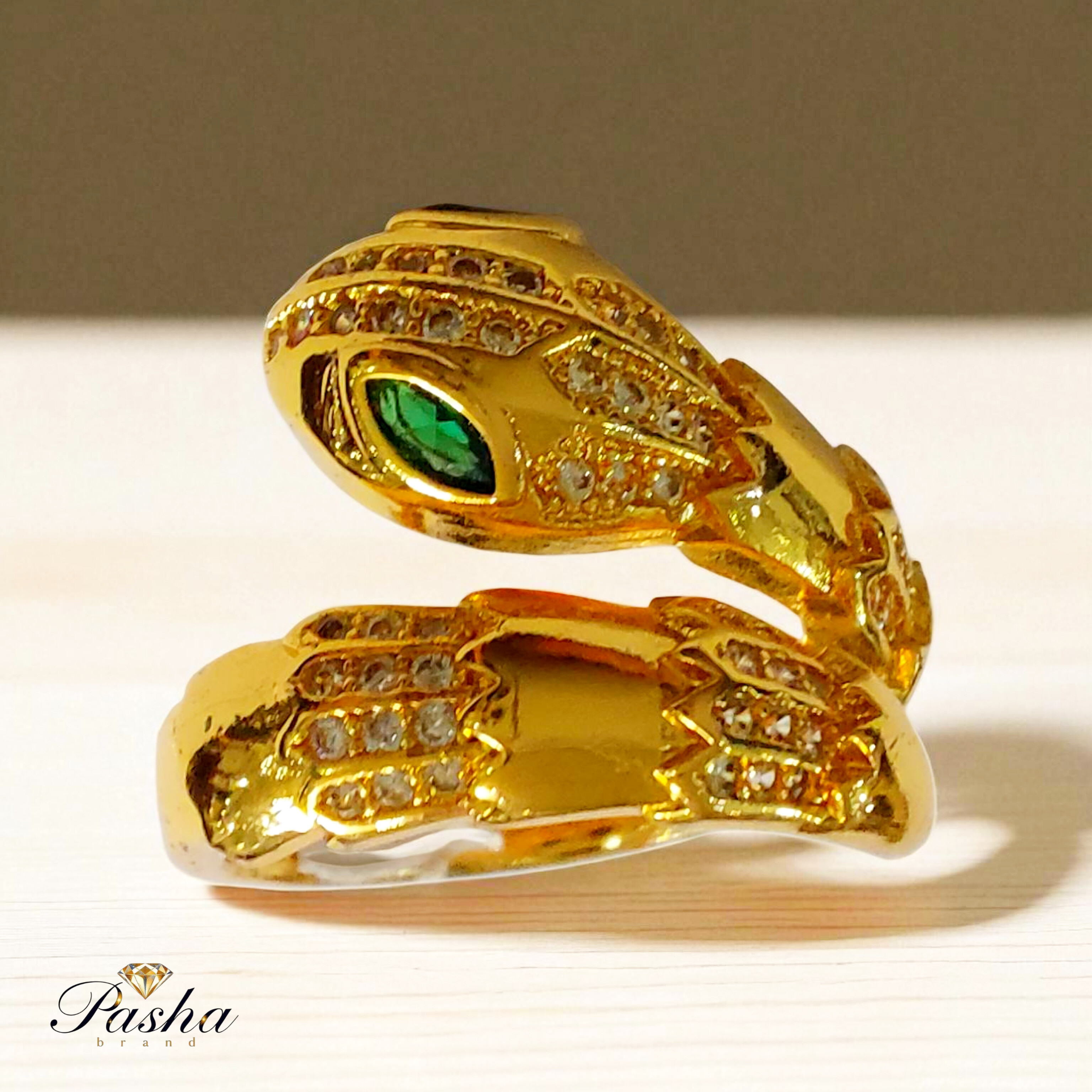 انگشتر زنانه مار استیل با چشم سبز