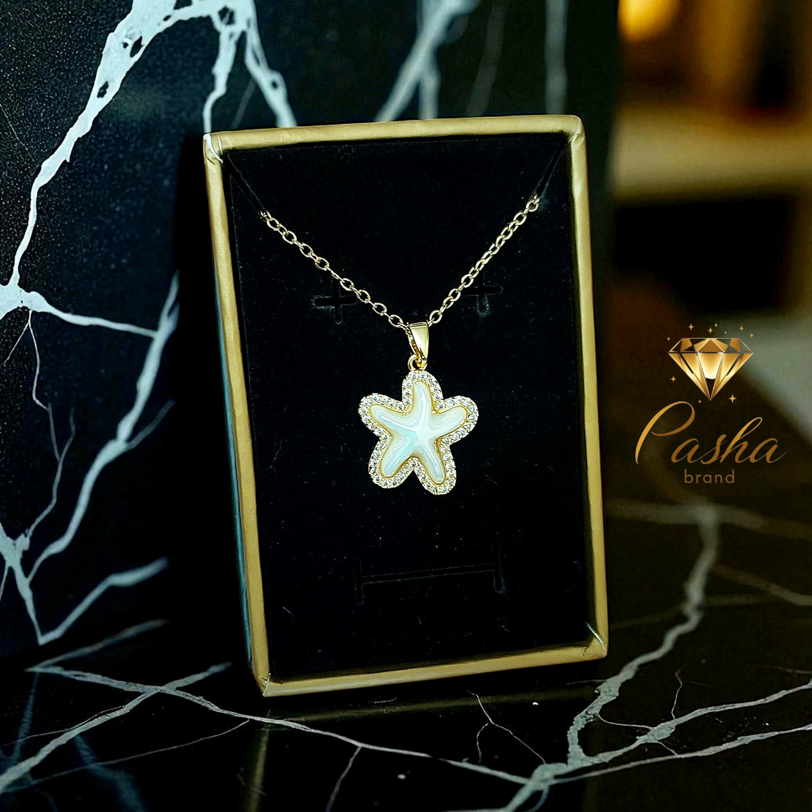 گردنبند زنانه طرح ستاره دریایی نگین‌کاری شده