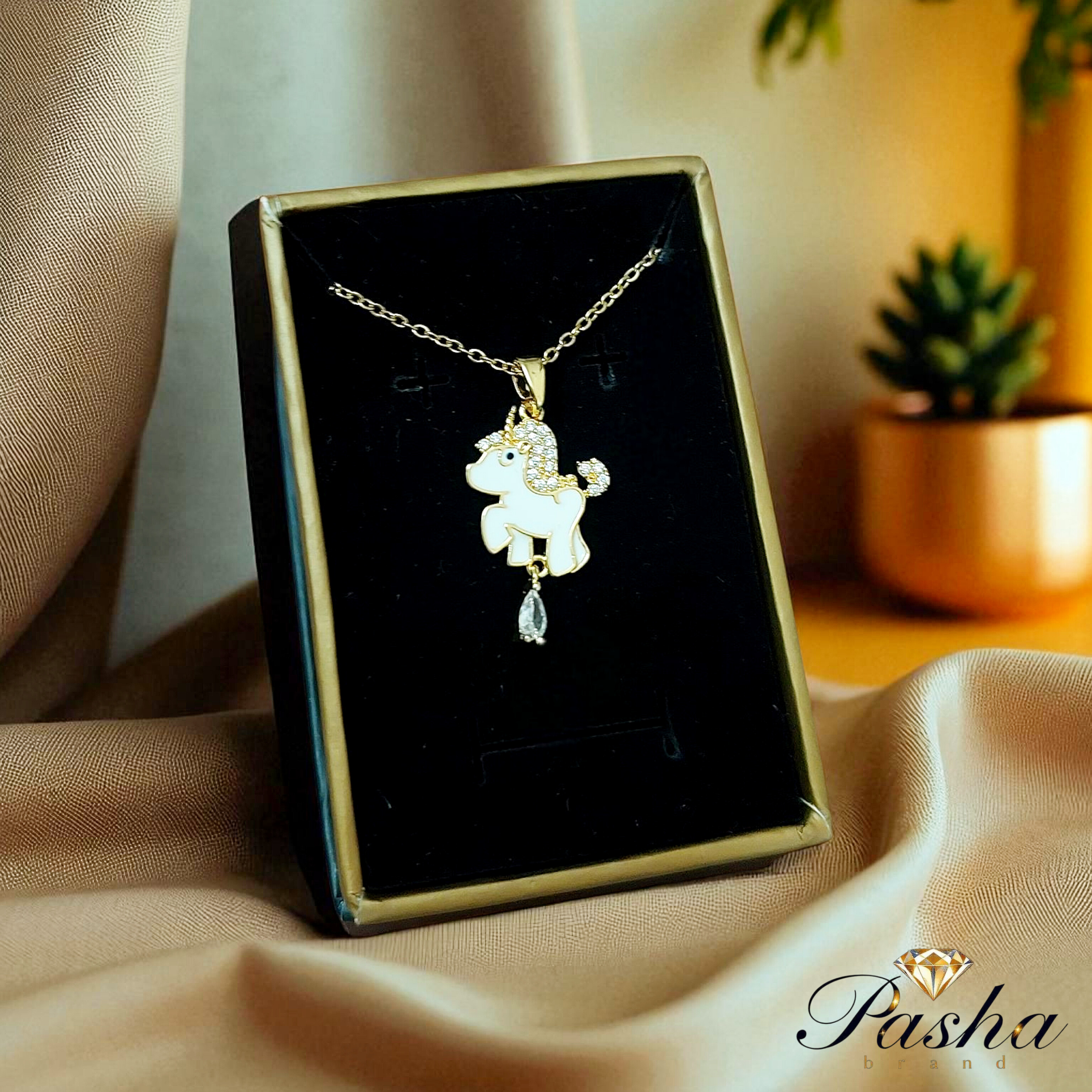 گردنبند زنانه طرح یونیکورن نگین‌کاری‌شده | استیل رنگ ثابت با طراحی خاص و فانتزی